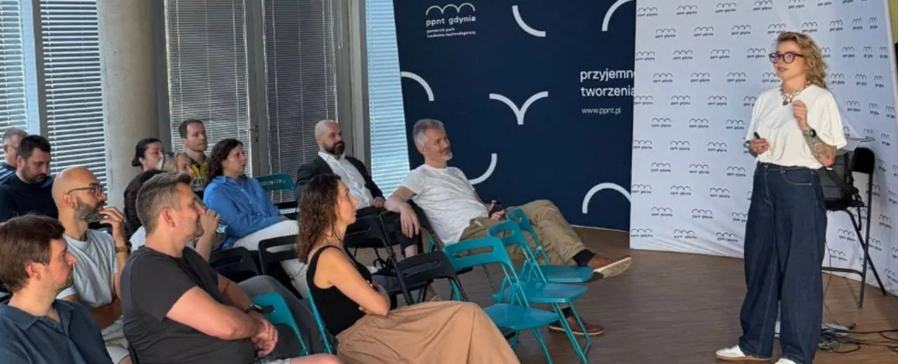 Kamila Drygalska speaking at Śniadania AI Trójmiasto in PPNT Gdynia